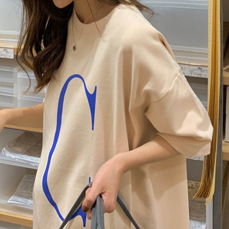 クリーム | アルファベットプリントがビッグTシャツ フロントプリント 英字 | maison de LATIR