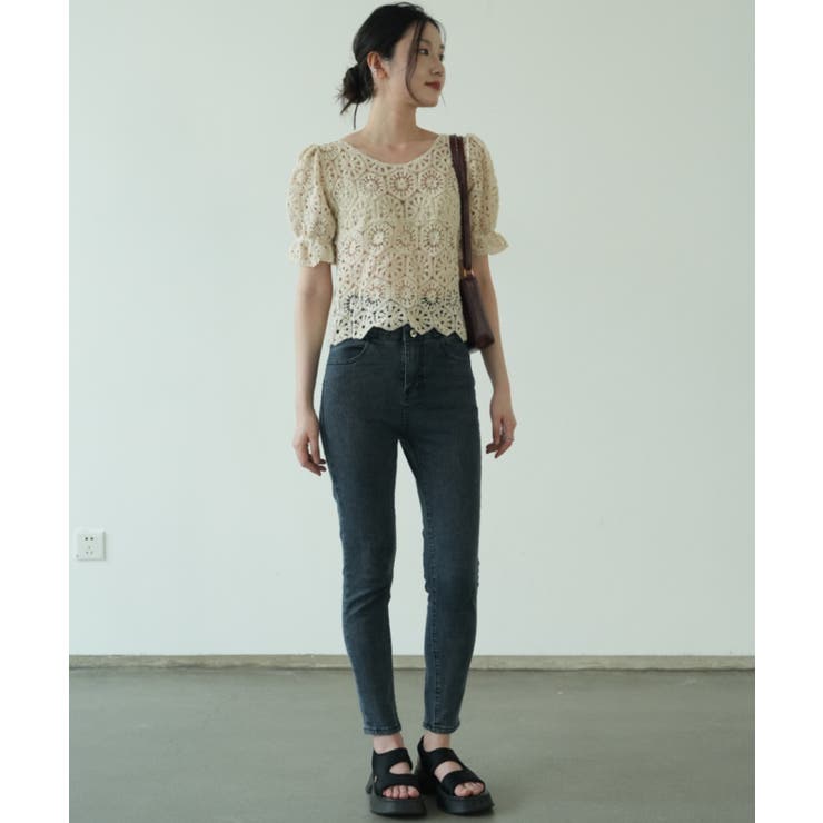 ふんわりと広がるパフスリーブ袖が特徴的なかぎ編みプルオーバー 花柄レース | maison de LATIR | 詳細画像22 