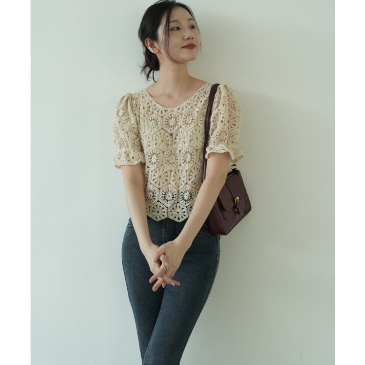ふんわりと広がるパフスリーブ袖が特徴的なかぎ編みプルオーバー 花柄レース | maison de LATIR | 詳細画像6 