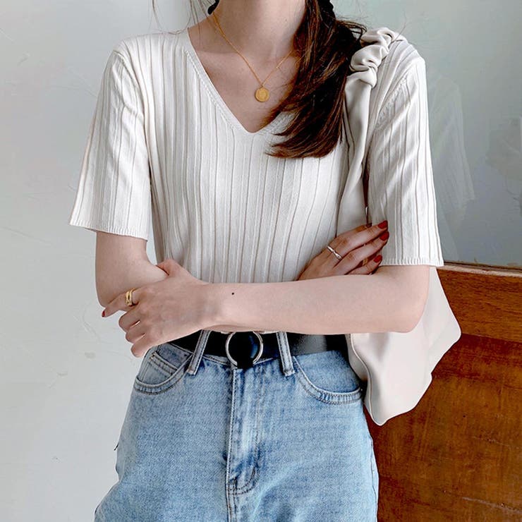 ホワイト | すっきりしたシルエットが女性らしいVネックサマーニット 冬 半袖 | maison de LATIR