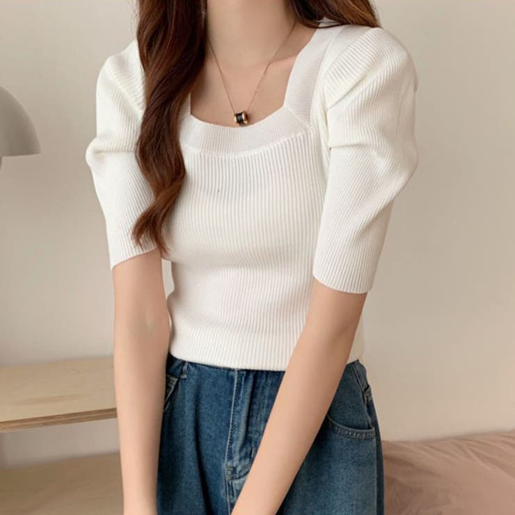 ホワイト | さりげないデザインがこなれ感を出してくれるニット スクエアネック シャーリングス… | maison de LATIR