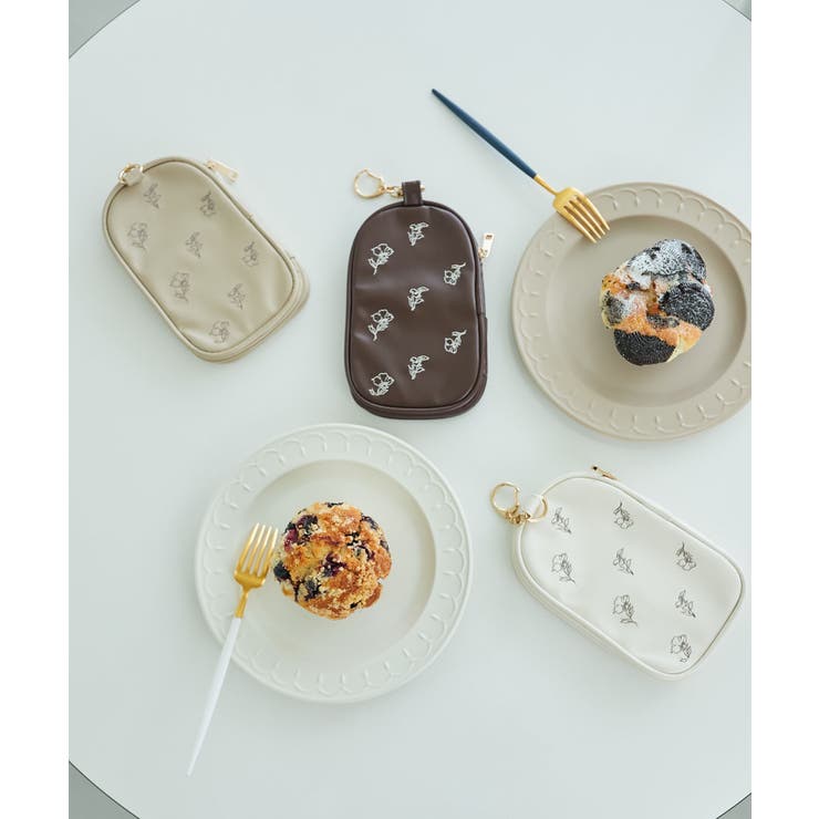 フローラルアクスタポーチ[品番：CTYW0003579]｜MAJESTIC LEGON