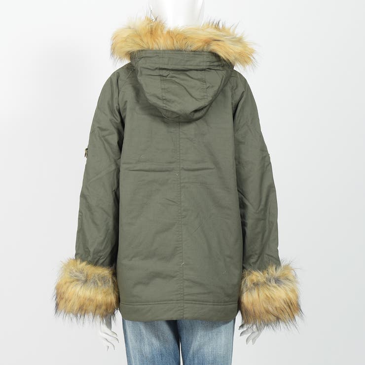 袖口のボリュームあるファーが可愛い♪綿ツイル袖ファー付き薄中わた