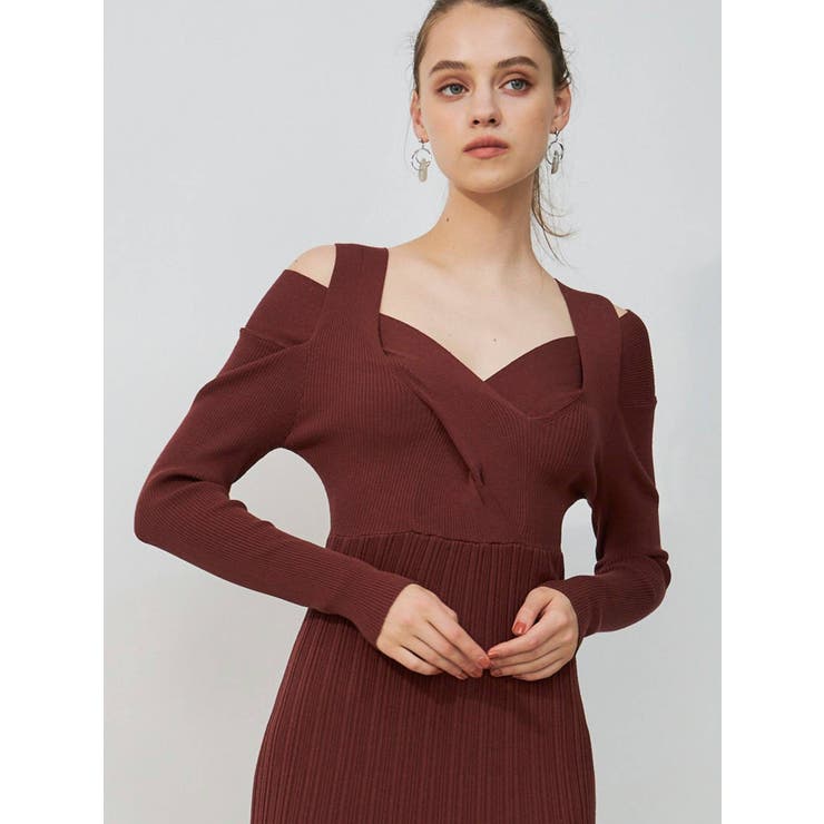 バーガンディ リブニットワンピース フィギュア オフショルニット