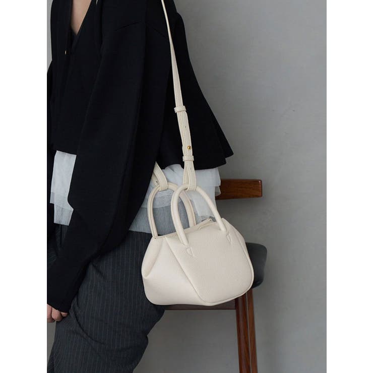 アイボリー | Serena Ruched Hobo Handle Crossbody Bag | MERCURYDUO