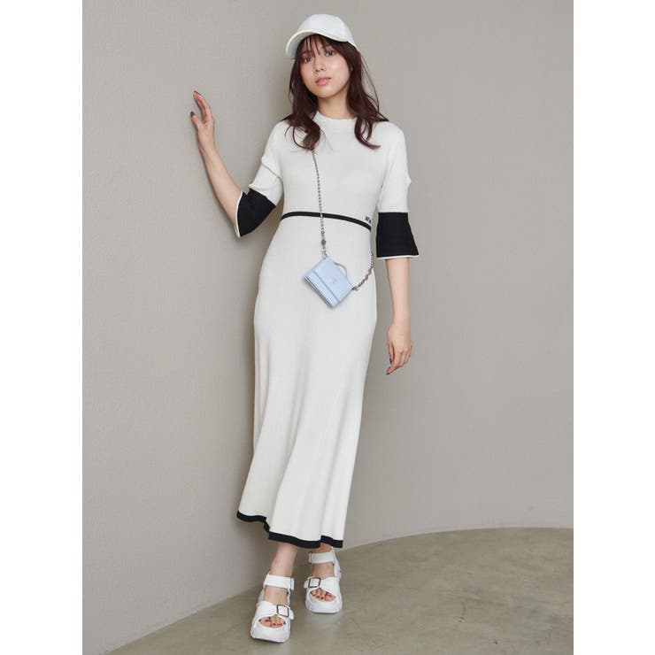 セール】【MARY QUANT】デイジーチャーム付きミニウォレット