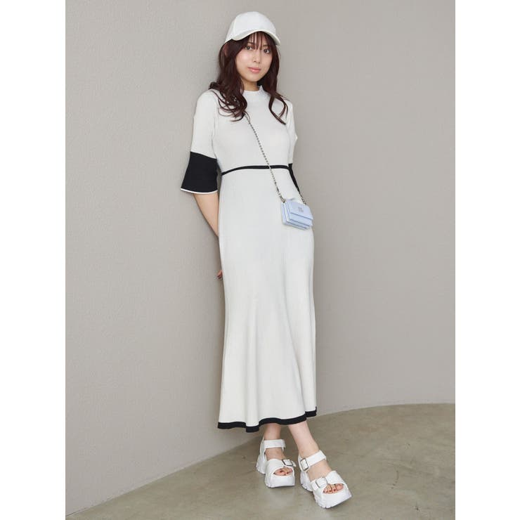 MARY QUANT】デイジーチャーム付きミニウォレット[品番
