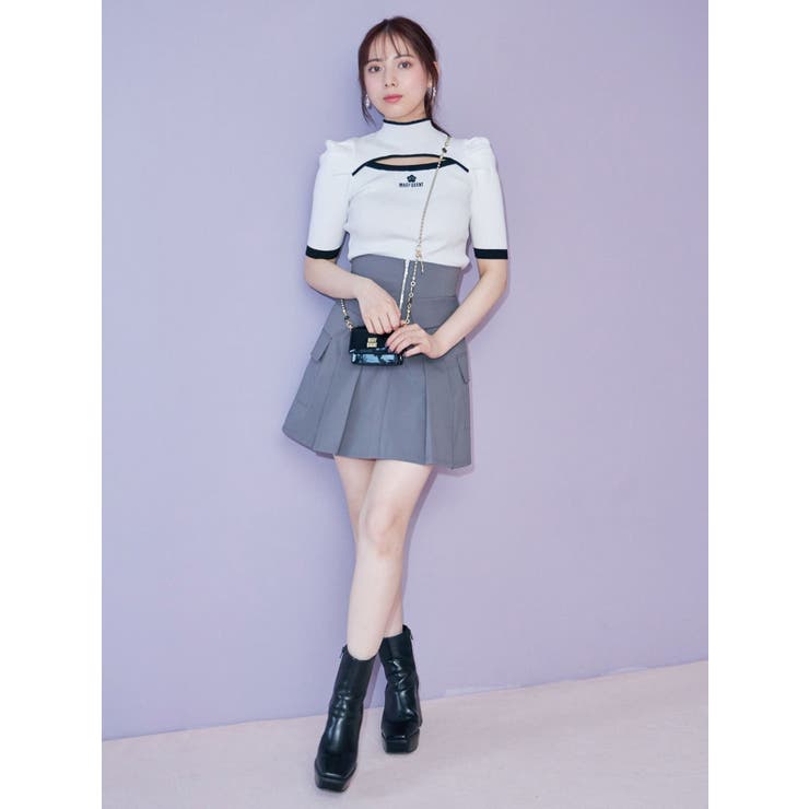 セール】【MARY QUANT】デイジーチャーム付きミニウォレット
