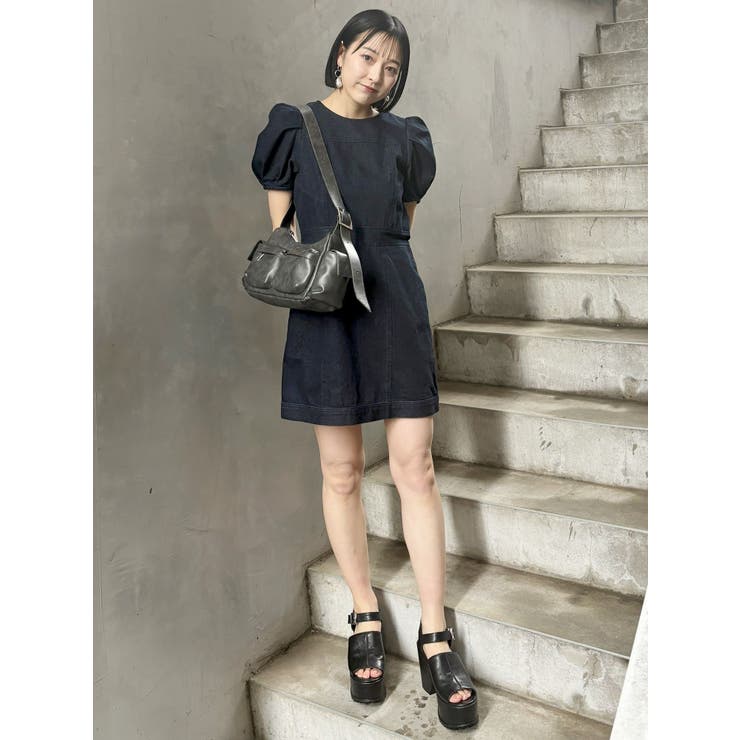 MURUA ブラックミニワンピース パフスリーブステッチミニワンピース[品番：MKSW0057790]｜MURUA