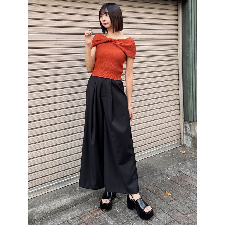 オフショルダーツイストニット[品番：MKSW0065343]｜MURUA