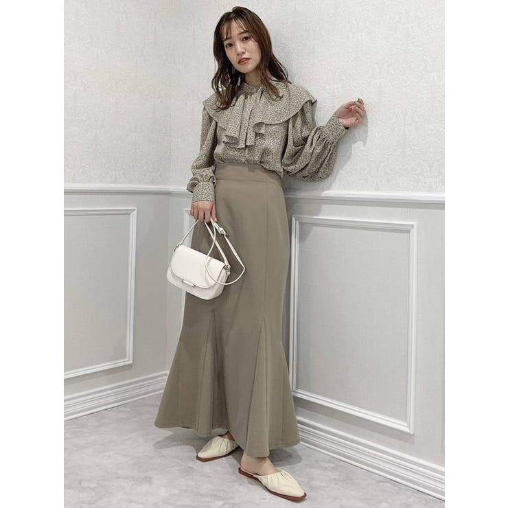 【♡新品タグ付き♡】ナイロン タスラン ラッフルカラー ブラウス／23区 40 ラッフルカラーブラウス[品番：MKSW0041966]｜dazzlin（ダズリン