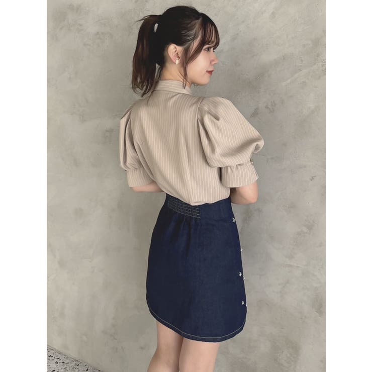 美品✨ dazzlin マルチボタンデザインブラウス dazzlin（ダズリン）の「マルチボタンデザインブラウス（シャツ