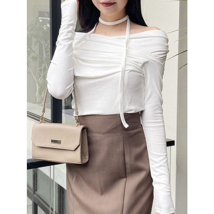 オフホワイト | チョーカー付きオフショルドレープ長袖トップス | dazzlin