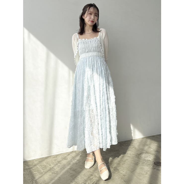 新品タグ付き⭐︎ozz on フリルショートカーデ 新品タグ付き⭐︎ozz on フリルショートカーデ