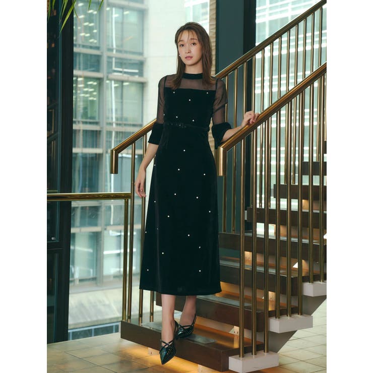 シンプルオシャレなベロア生地のオフショル イブニングドレス シンプルオシャレなベロア生地のオフショル イブニングドレス