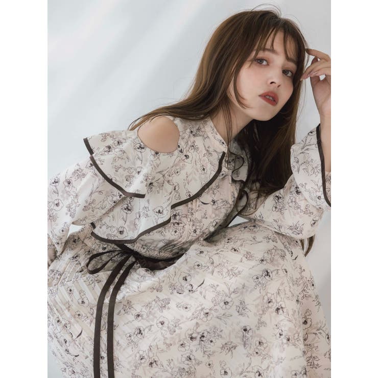 オープンショルダーフラワープリーツワンピース | dazzlin | 詳細画像1 