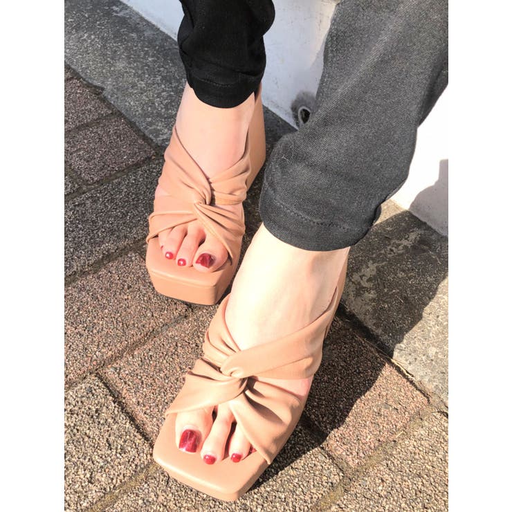 ボリュームタンクスクエアヒール[品番：MKSW0036109]｜EMODA