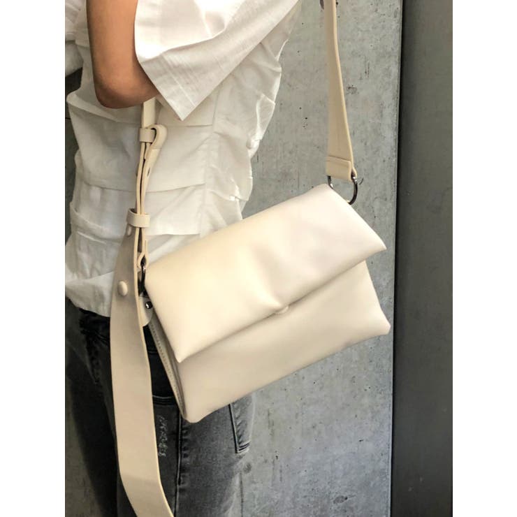 ホワイト | クッションショルダーバッグ | EMODA