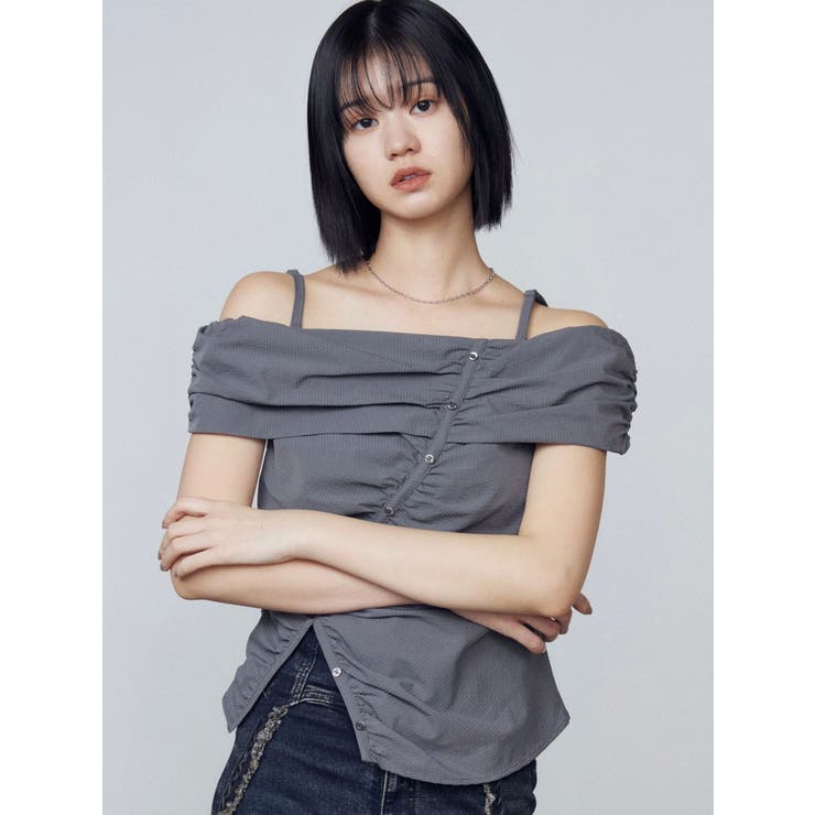 オフショルダーボタントップ[品番：MKSW0064770]｜EMODA（エモダ