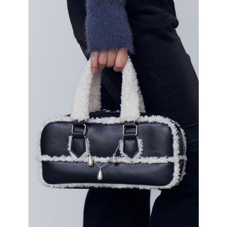 ブラック | クラシックフェイクムートンバッグ | EMODA