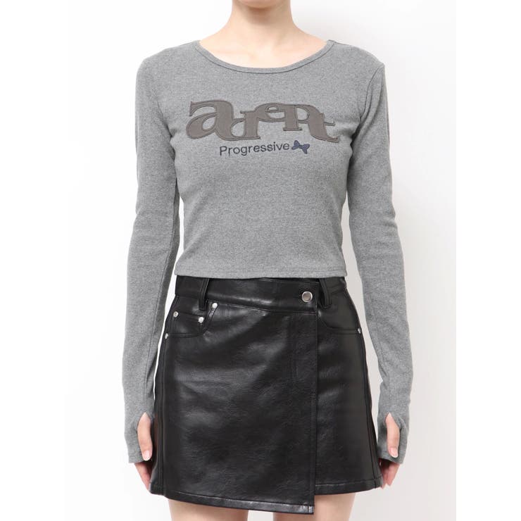 グレー | ロゴパッチクロップロングスリーブTシャツ | EMODA