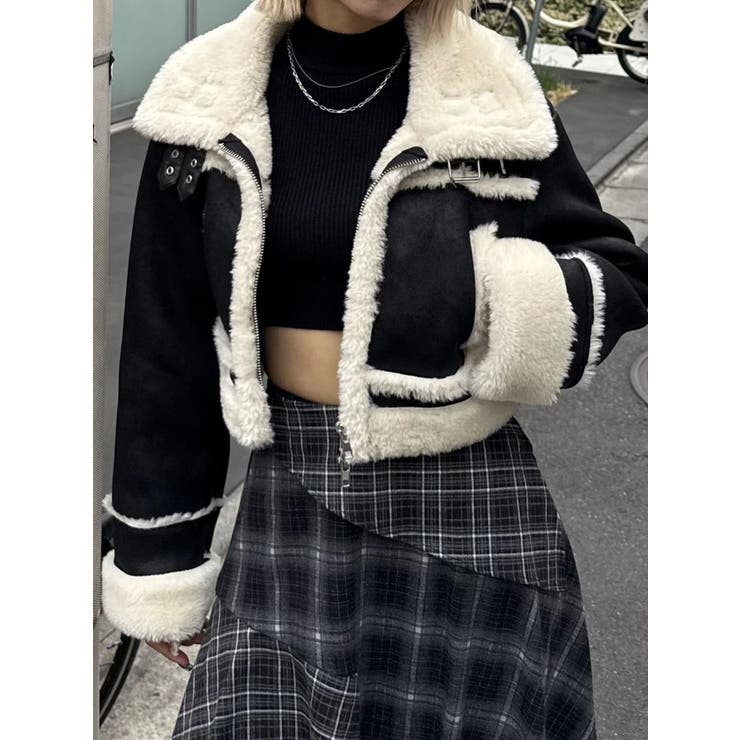 ブラック | ショートフェイクムートンブルゾン | EMODA