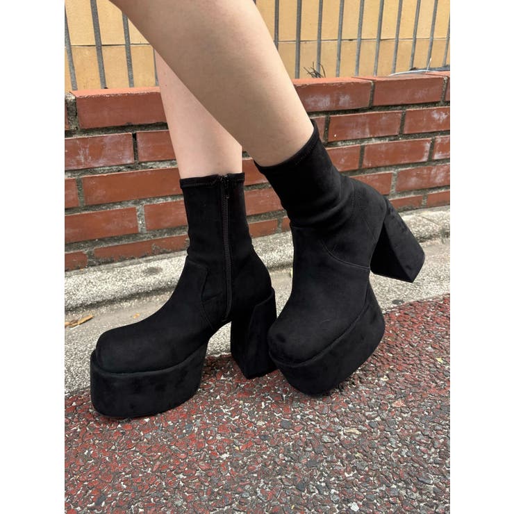 ブラック | バルキープランプショートフィットブーツ | EMODA