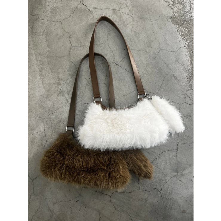 フェイクファーチャームショルダーバッグ | EMODA | 詳細画像2 