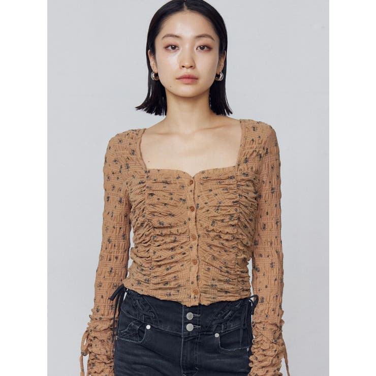 ベージュ | フロントボタンギャザートップ | EMODA