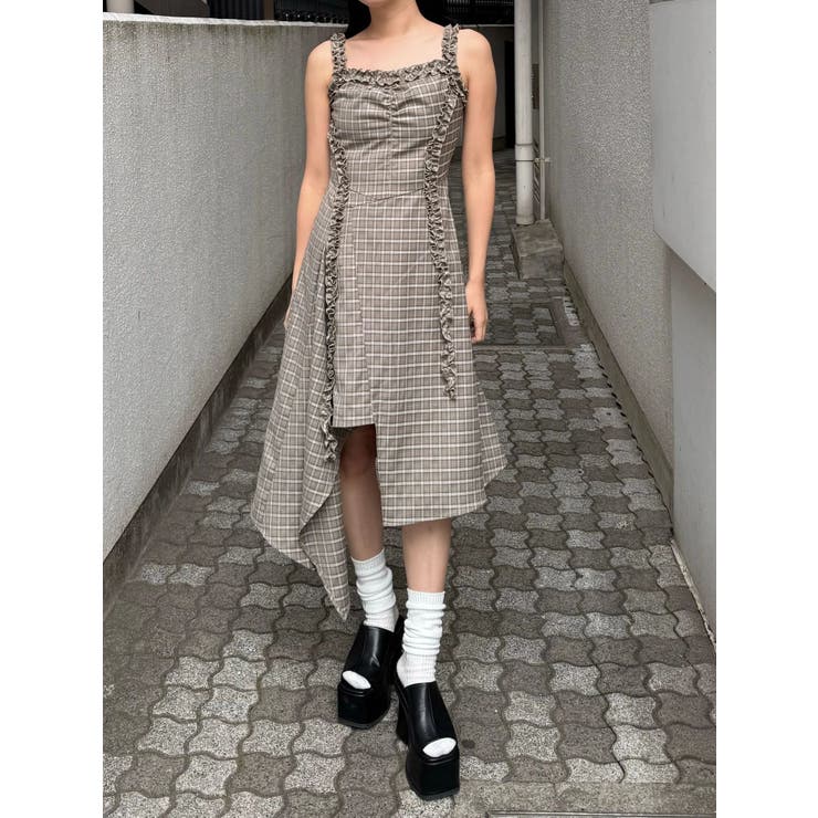 ベージュ | テープフリルアシンメトリーマキシワンピース | EMODA