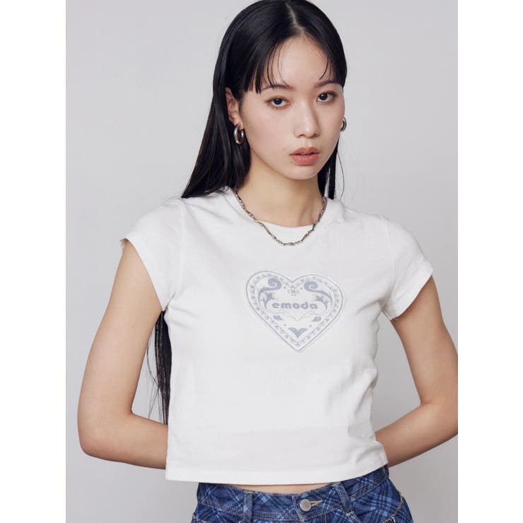 ホワイト | エンブレムハートパッチTシャツ | EMODA