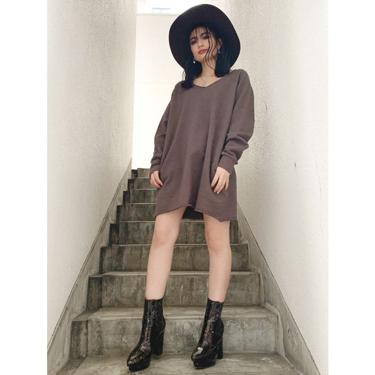 【WEB限定】Vネックダメージカットスウェットワンピース