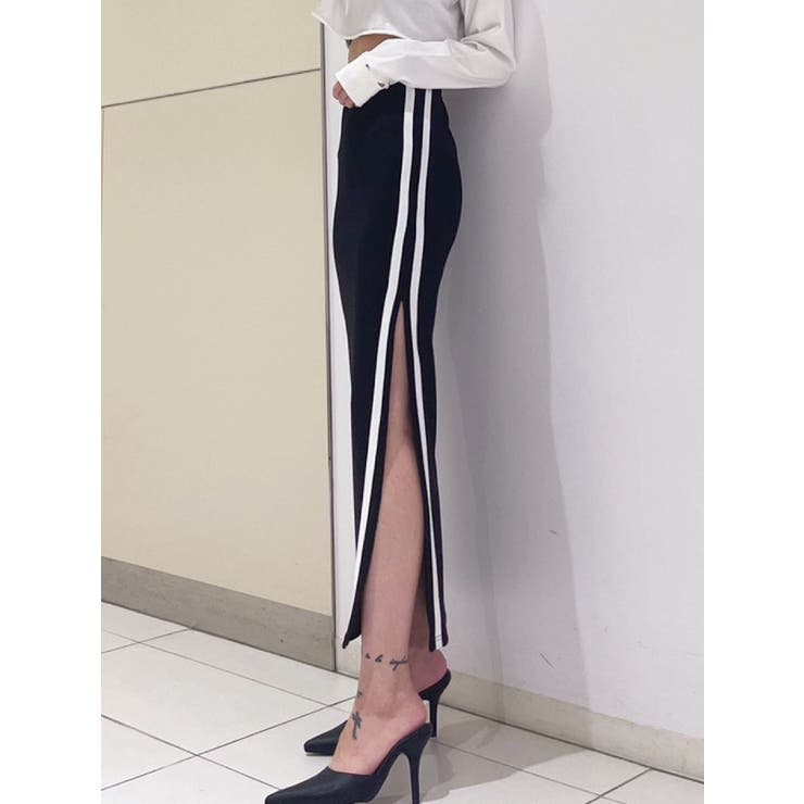 新品タグつき❣️完売品送料無料☆XTFMT01J3 サイドスリット トレーナー サイドラインディープスリットタイトSK[品番：MKSW0054101