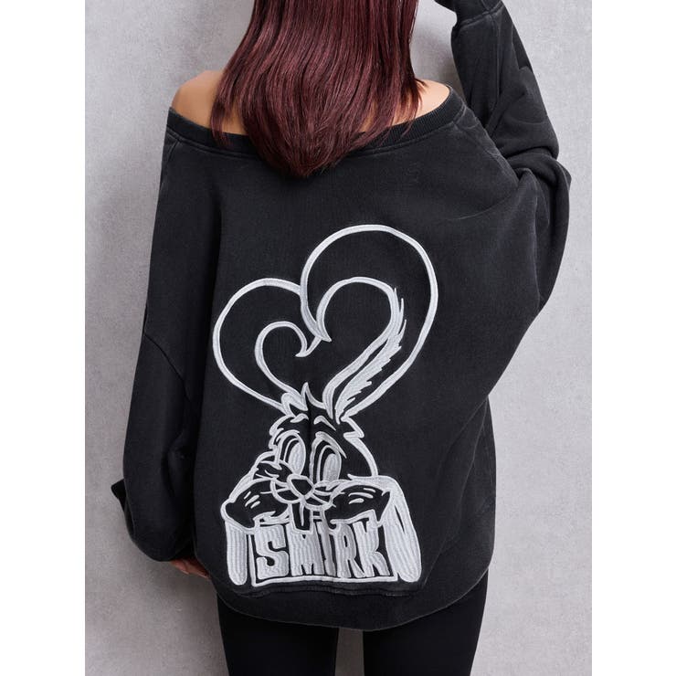 ブラック | VネックSMIRK BUNNYスウェットトップス | GYDA
