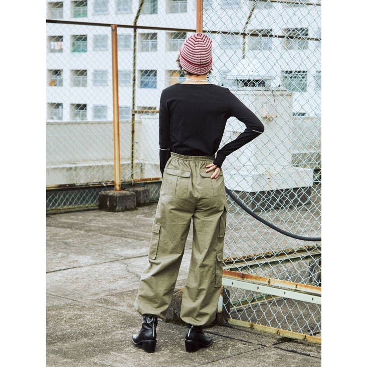 完売美品ジュエティ サテンカーゴパンツ イエロー希少光沢ワイドメンズライク派手M カーゴパンツ メンズ ワイドパンツ[品番：OCGW0002800]｜ONE 4