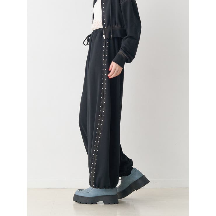ブラック | バレルレッグルーズスタッズパンツ【セットアップ対応】 | jouetie