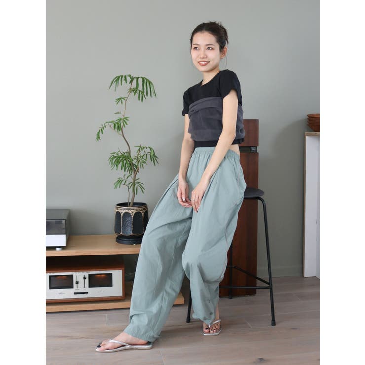 Ungrid ナイロン混ミリタリールーズパンツ ホワイト ナイロン混ミリタリールーズパンツ[品番：MKSW0048407]｜Ungrid