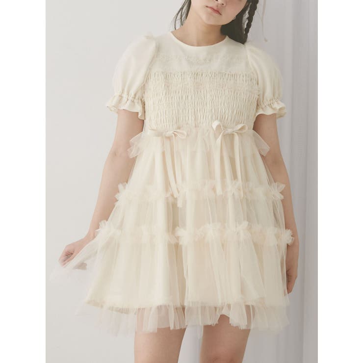 フリル付きクリーム色ミニワンピース one after another NICE CLAUP ワンピース 「くびれ爆誕」カット