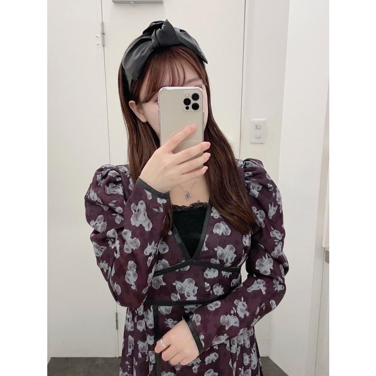フラワープリントVネックワンピース 春/秋 大人の女性らしさを