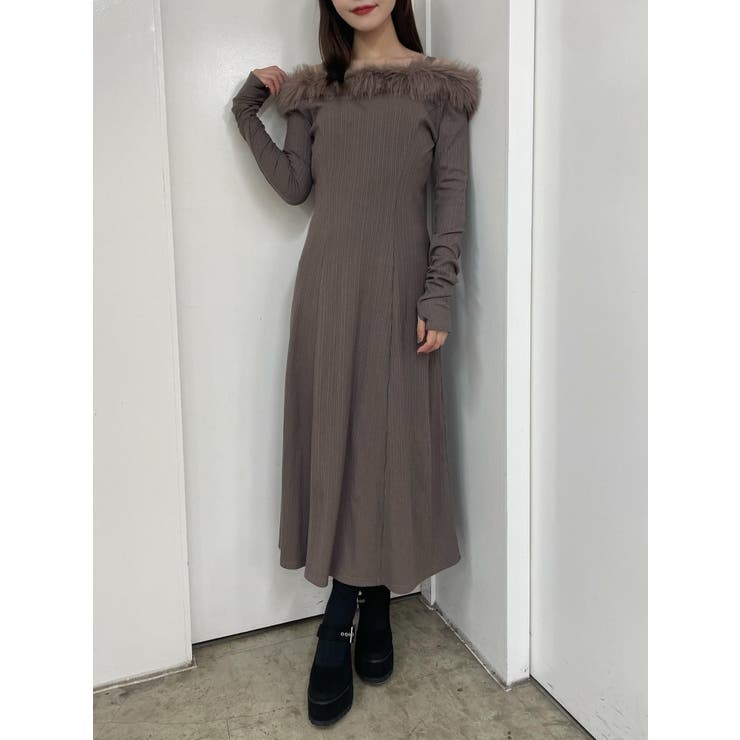 EATME ベルテッドフェイクファーリブワンピース （グレー） 美品 完売品 EATME ベルテッドフェイクファーリブワンピース （グレー） 美品 完売