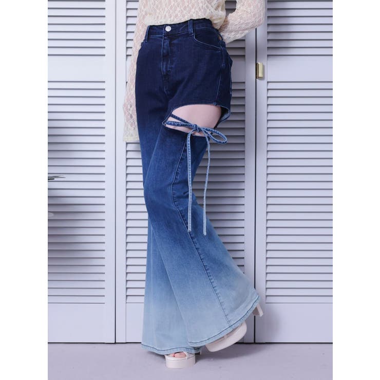 サイドカットアウトデニムフレアパンツ[品番：MKSW0063264