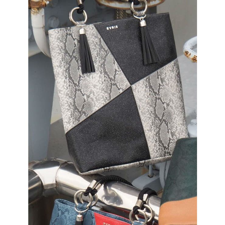 バイカラーパイソンライクトートbag 品番 Mksw Evris エブリス のレディースファッション通販 Shoplist ショップリスト