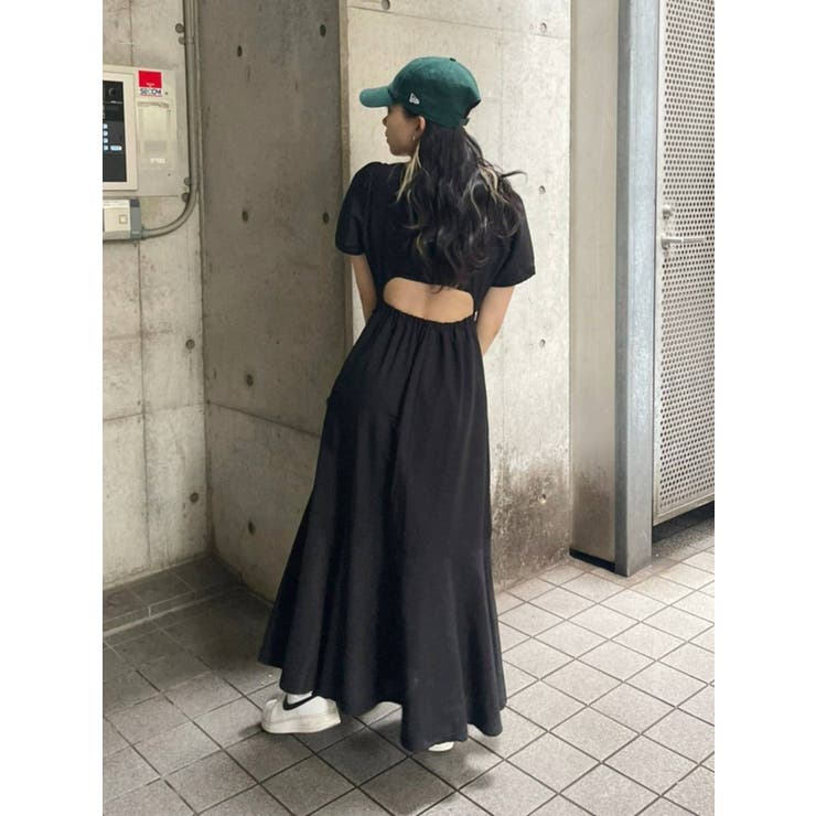 バックオープンロングスカートワンピース(4design)（白・黒）春