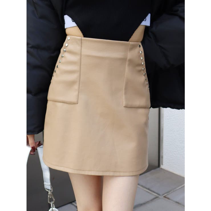 ベージュ | フェイクレザースタッズミニスカート | EVRIS
