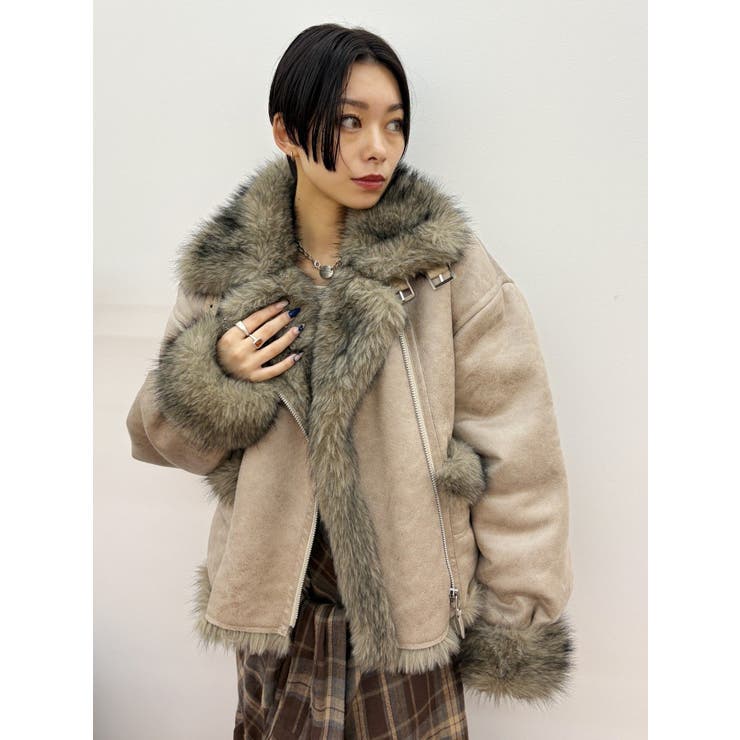 SNSでバズり中】リバーシブルフェイクファーブルゾン[品番