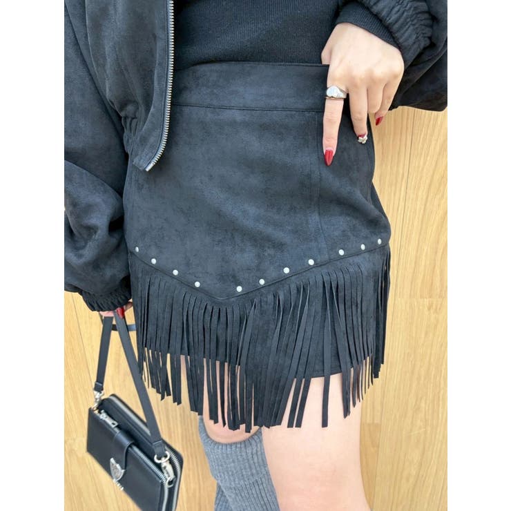 ブラック | フェイクスウェードフリンジスタッズミニスカート【セットアップ着用可能】 | EVRIS