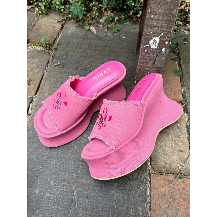 ピンク | 【厚底】フリンジズタッズサンダル | EVRIS