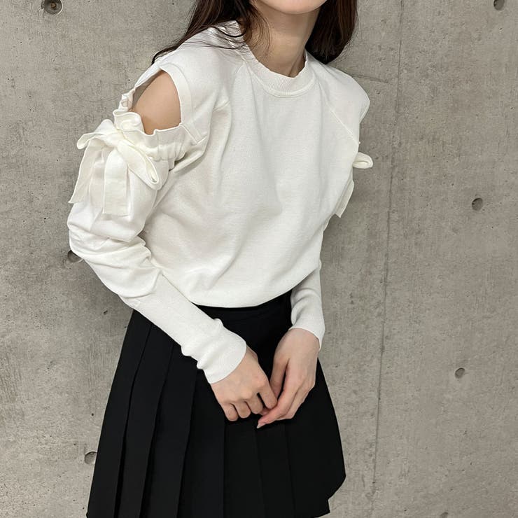 袖カットアウトギャザーリボンニットトップス[品番：MJNW0002969]｜me