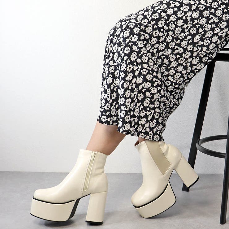 美品　PURO SECRET　サンダル　ブーツ　厚底　レザー　ホワイト　Y2K シューズインクローゼット Shoes in Closet -シュークロ- 厚底 凹凸