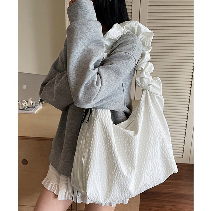 ホワイト | ショルダーバッグa4 大きめ大容量バッグ 軽量ナイロンバッグ | SUNSHINE CLOSET